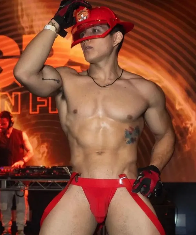 Male entertainment performer in Riverside